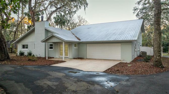 Attached, Exterior, Facade, Ranch