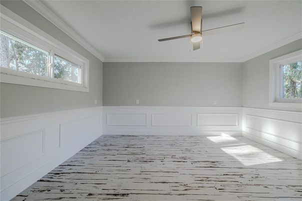 Empty room, Interior