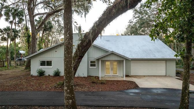 Attached, Exterior, Facade, Ranch