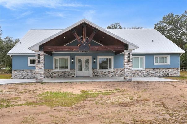 Exterior, Facade, Ranch