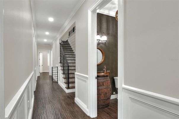 Interior, Recessed Lighting, Wood Texture Flooring