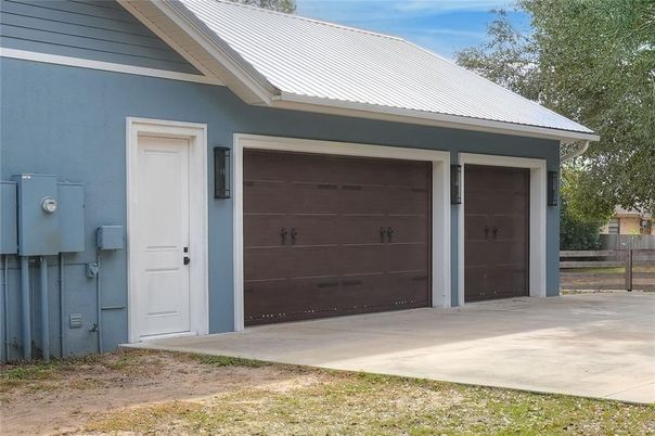 Detached Garage, Exterior