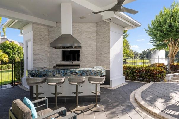 Exterior, Kitchen, Stainless Steel Appliances