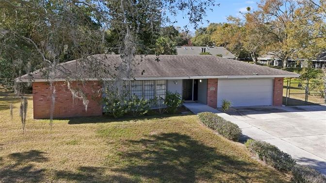 Attached, Exterior, Facade, Brick Facade, Ranch