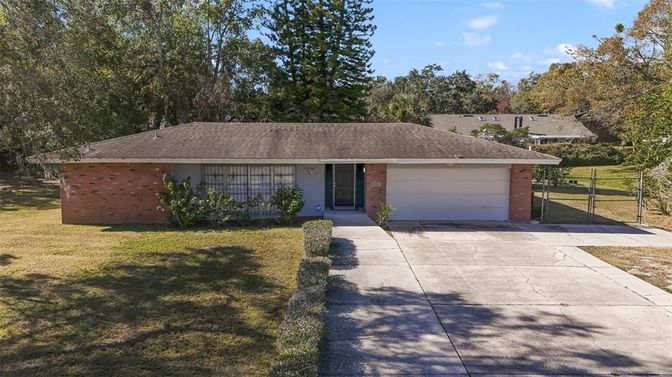Attached, Backyard, Exterior, Facade, Brick Facade, Ranch