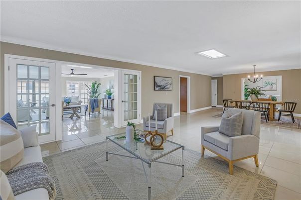 Chandelier, Dining room, Interior, Living room