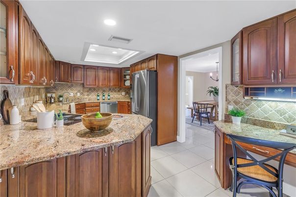 Dining room, Interior, Kitchen, Recessed Lighting, Stainless Steel Appliances