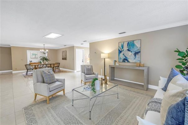 Chandelier, Dining room, Interior, Living room