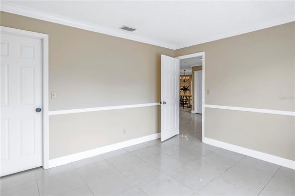 Empty room, Interior