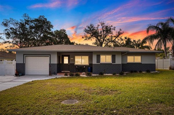 Attached, Exterior, Facade, Ranch