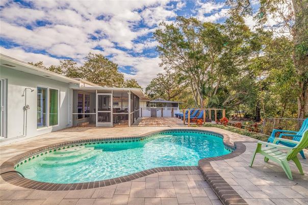 Exterior, Pool