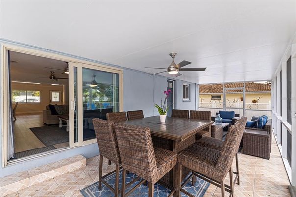 Dining room, Interior
