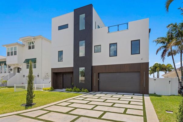 Attached, Exterior, Facade, Modern