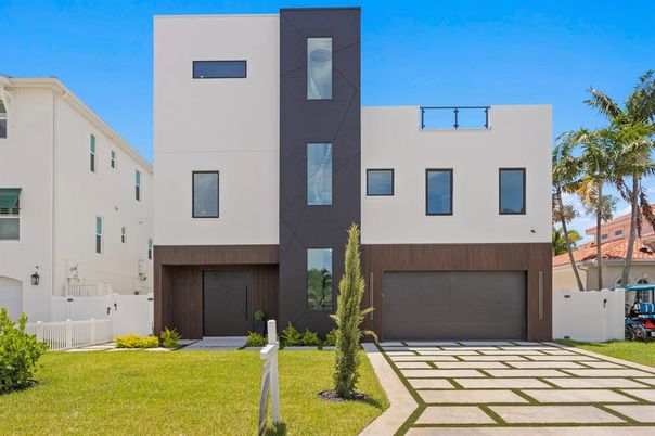 Attached, Exterior, Facade, Modern