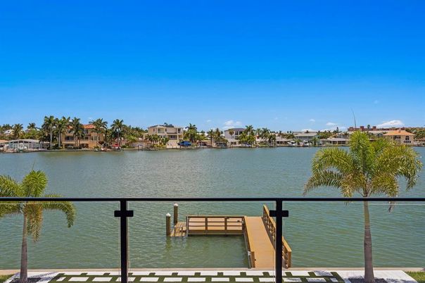 Exterior, Lake