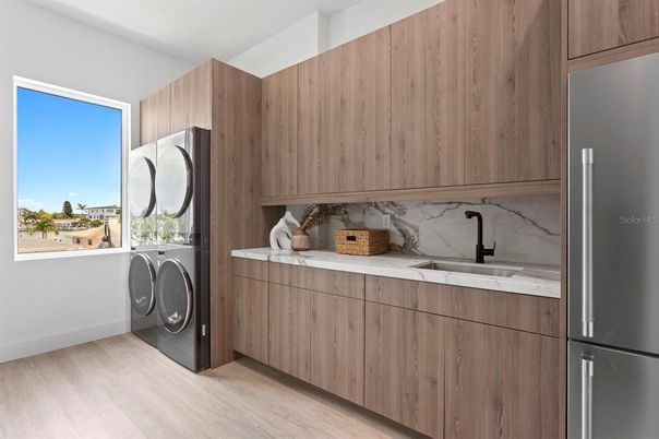 Interior, Kitchen, Washer, Wood Texture Flooring