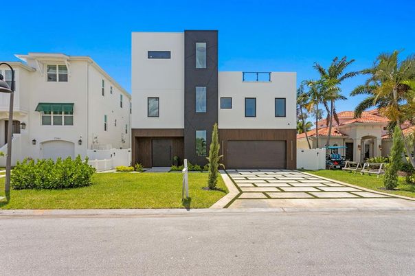 Attached, Exterior, Facade, Rowhouse