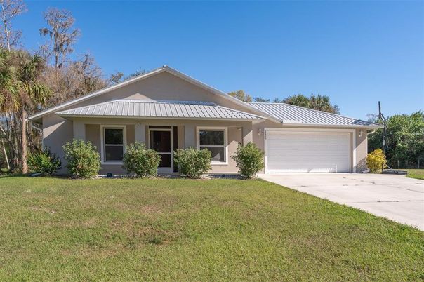 Attached, Exterior, Facade, Ranch