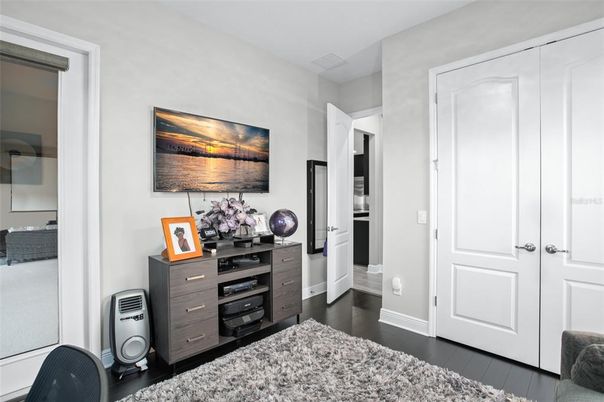 Home Office, Interior