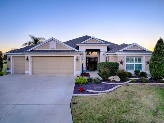 Attached, Exterior, Facade, Ranch