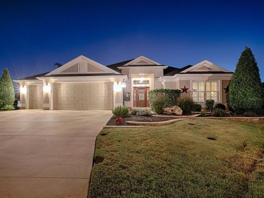 Attached, Exterior, Facade, Ranch