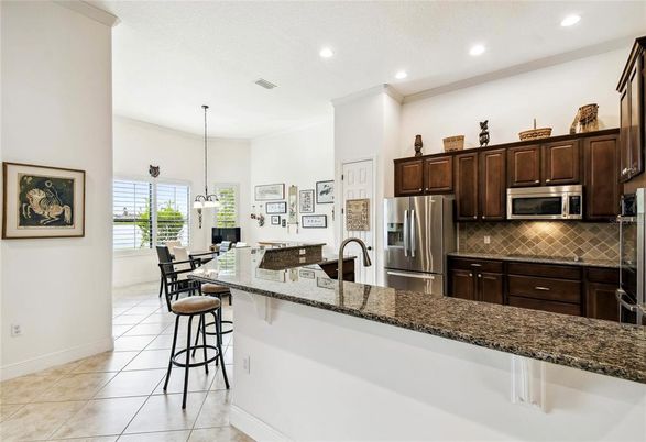 Dining room, Interior, Kitchen, Pendant Lights, Recessed Lighting, Stainless Steel Appliances