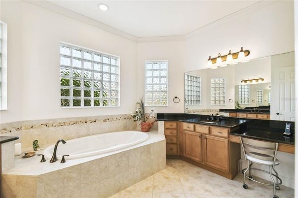 Bathroom, Dual Sink Vanities, Interior, Recessed Lighting