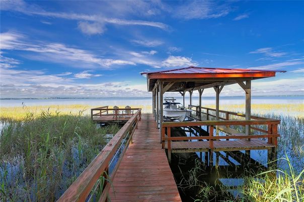 Exterior, Lake