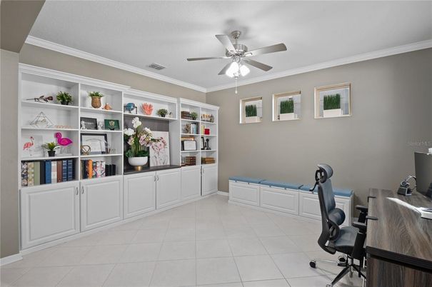 Home Office, Interior
