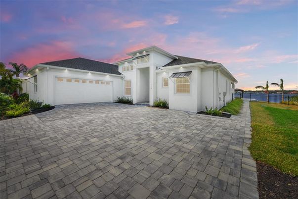 Attached, Exterior, Facade, Spanish Mediterranean