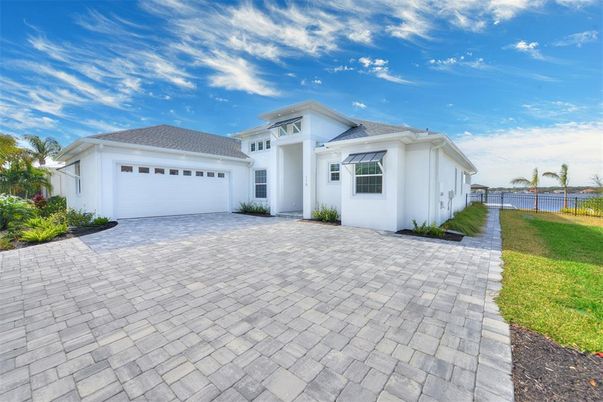 Attached, Exterior, Facade, Ranch