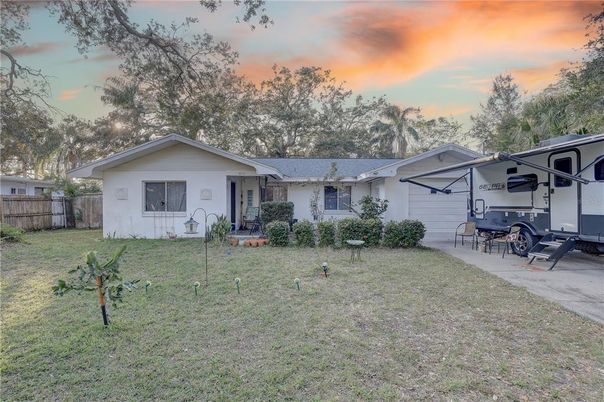 Backyard, Exterior, Facade, Ranch