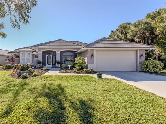 Attached, Exterior, Facade, Ranch