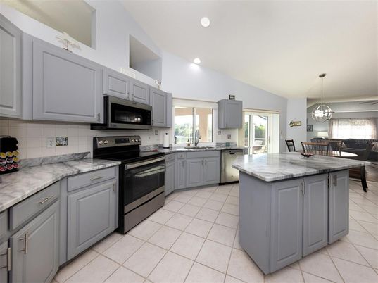 Dining room, Interior, Kitchen, Pendant Lights, Recessed Lighting, Stainless Steel Appliances