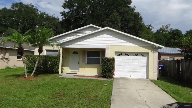 Attached, Exterior, Facade, American Craftsman