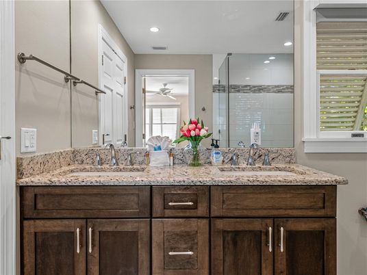 Bathroom, Dual Sink Vanities, Interior, Recessed Lighting