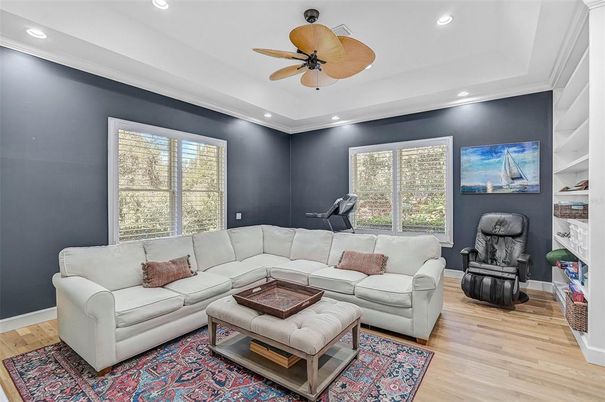 Fitness Equipment, Interior, Living room, Recessed Lighting, Wood Texture Flooring