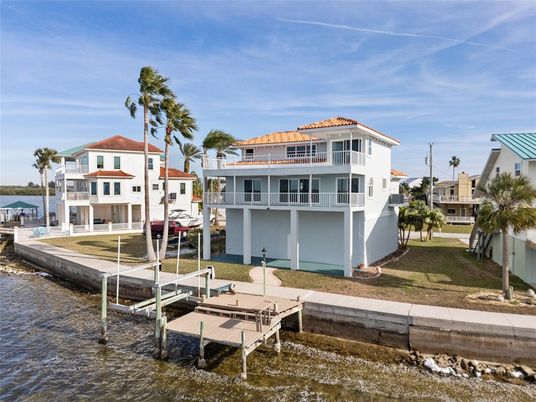 Exterior, Lake