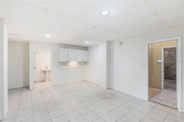 Bathroom, Empty room, Interior, Recessed Lighting