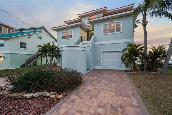 Attached, Exterior, Facade, Mediterranean