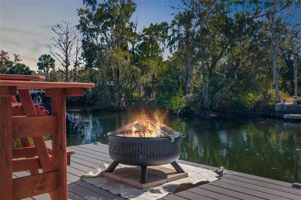 Exterior, Hot Tub, Lake
