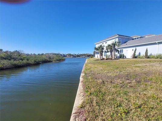 Exterior, Lake