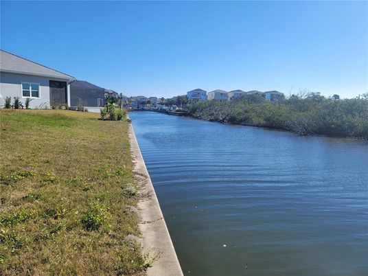 Exterior, Lake