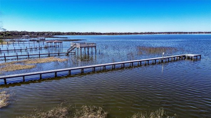 Exterior, Lake