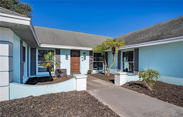 Exterior, Facade, Ranch