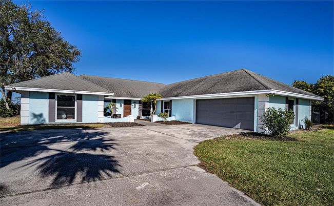 Attached, Exterior, Facade, Ranch