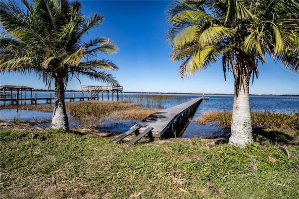 Exterior, Lake