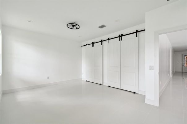 Empty room, Interior, Recessed Lighting