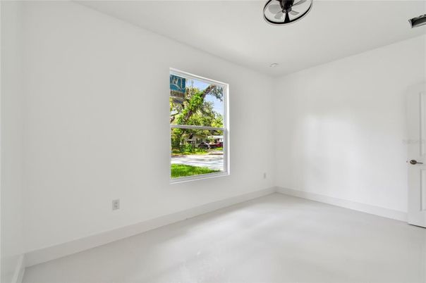 Empty room, Interior