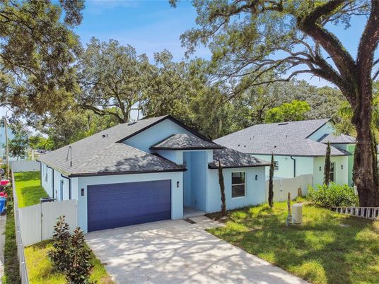Attached, Exterior, Facade, Ranch